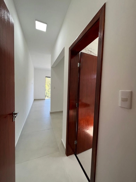 Casa com pé direito duplo no Porto Real: 28ª foto da galeria de imagens do imóvel