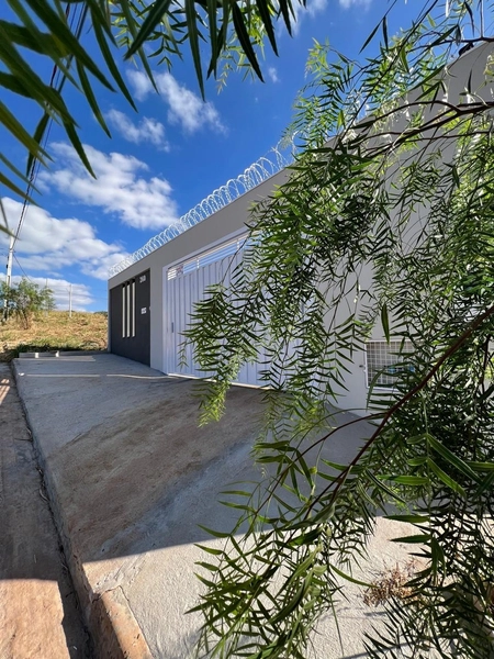 Casa Plana com suíte por 320mil: 1ª foto da galeria de imagens do imóvel