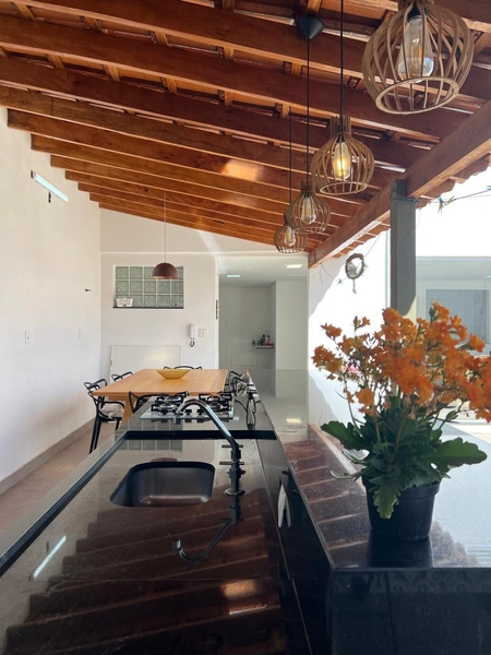 Casa com Piscina por 650 mil: 24ª foto da galeria de imagens do imóvel