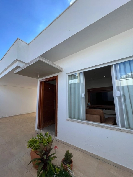 Casa com Piscina por 650 mil: 3ª foto da galeria de imagens do imóvel
