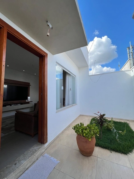 Casa com Piscina por 650 mil: 2ª foto da galeria de imagens do imóvel