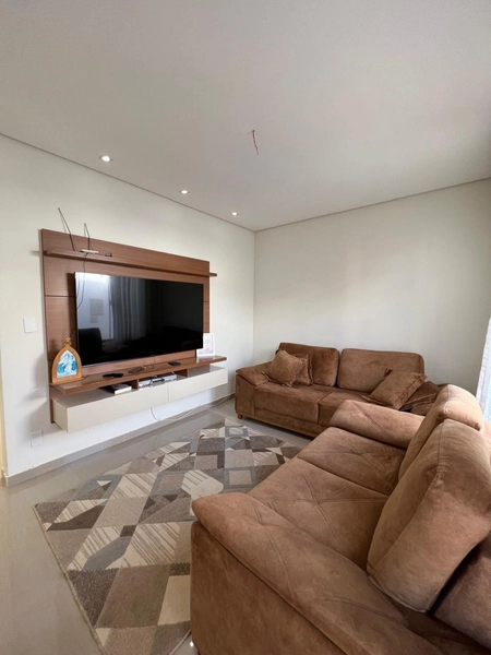Casa com Piscina por 650 mil: 5ª foto da galeria de imagens do imóvel