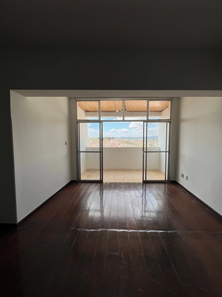 Apartamento central por 650 mil: 1ª foto da galeria de imagens do imóvel