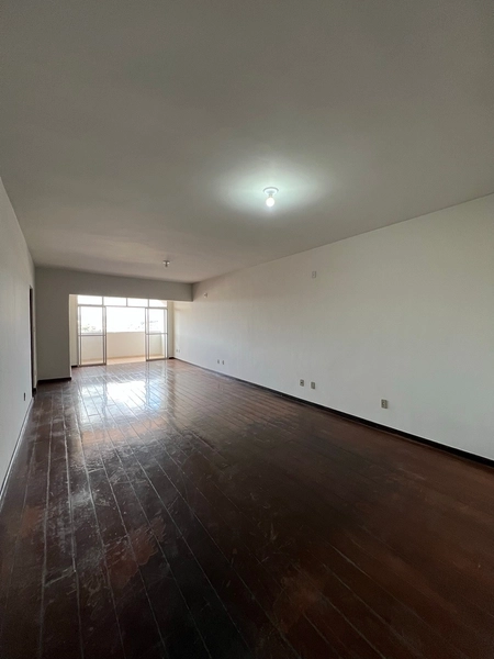 Apartamento central por 650 mil: 3ª foto da galeria de imagens do imóvel