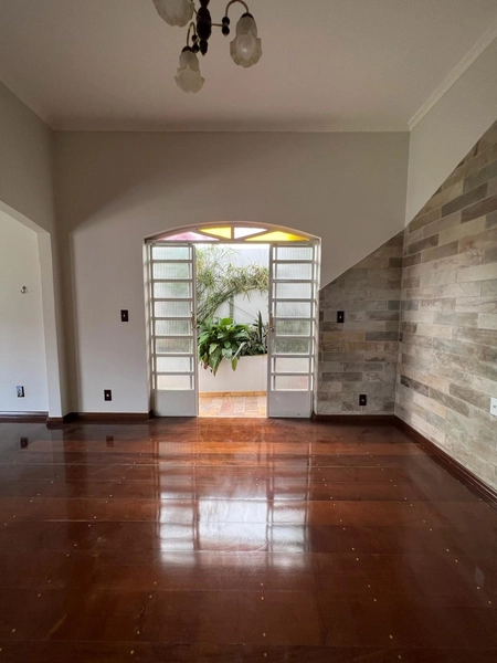 Casa Plana bem próxima ao centro: 13ª foto da galeria de imagens do imóvel