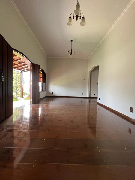 Casa Plana bem próxima ao centro: 9ª foto da galeria de imagens do imóvel