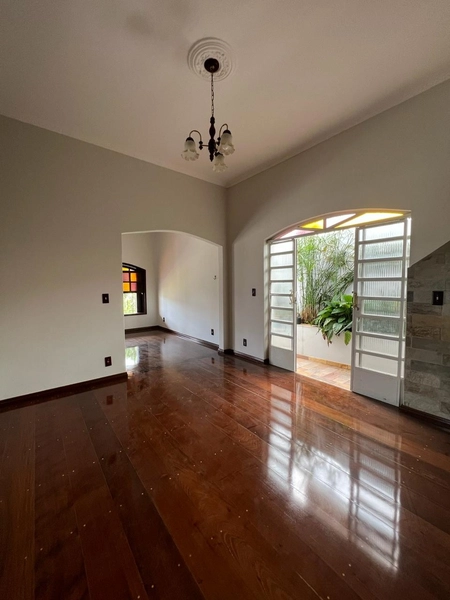 Casa Plana bem próxima ao centro: 18ª foto da galeria de imagens do imóvel
