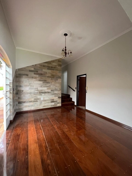 Casa Plana bem próxima ao centro: 12ª foto da galeria de imagens do imóvel