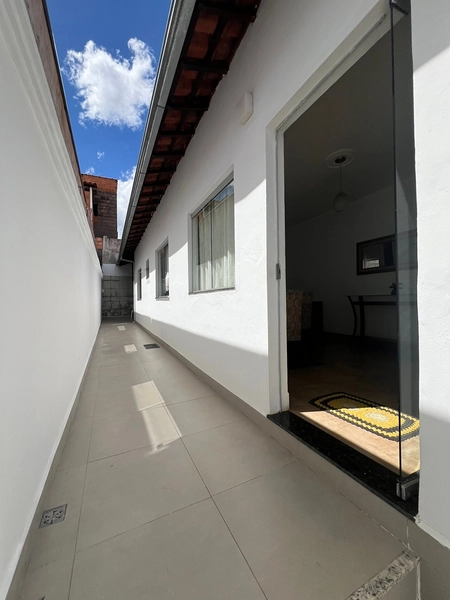 Casa com suíte por 300 mil: 3ª foto da galeria de imagens do imóvel