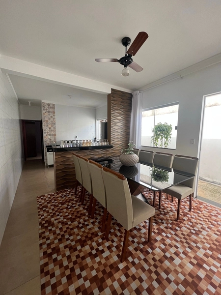 Casa com porcelanato e bancadas: 1ª foto da galeria de imagens do imóvel