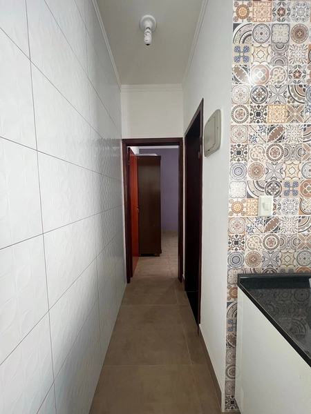 Casa com porcelanato e bancadas: 10ª foto da galeria de imagens do imóvel