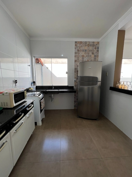 Casa com porcelanato e bancadas: 9ª foto da galeria de imagens do imóvel