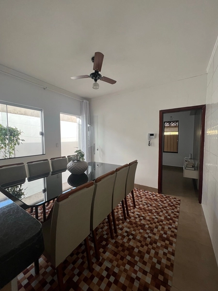 Casa com porcelanato e bancadas: 6ª foto da galeria de imagens do imóvel