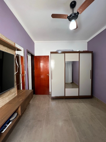 Casa com porcelanato e bancadas: 12ª foto da galeria de imagens do imóvel