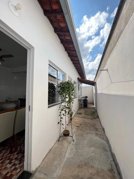 Casa com porcelanato e bancadas: 14ª foto da galeria de imagens do imóvel