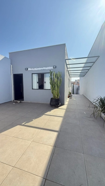 Casa próxima ao shopping por 310 mil: 2ª foto da galeria de imagens do imóvel