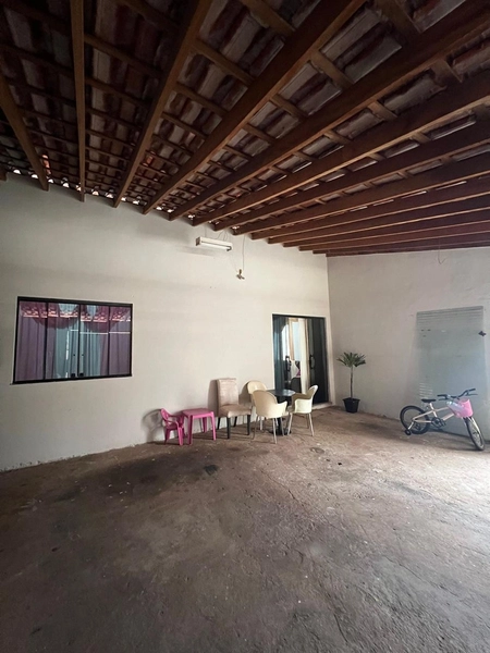 Casa de terreno inteiro por 380 mil: 2ª foto da galeria de imagens do imóvel