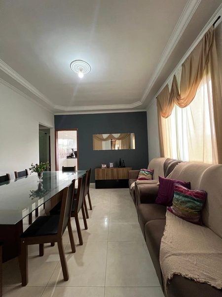 Casa de terreno inteiro por 380 mil: 3ª foto da galeria de imagens do imóvel