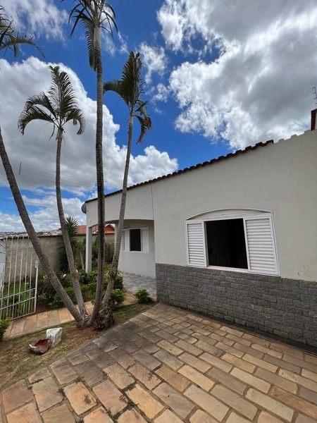 Casa perto do Mart Minas por 450 mil: 2ª foto da galeria de imagens do imóvel