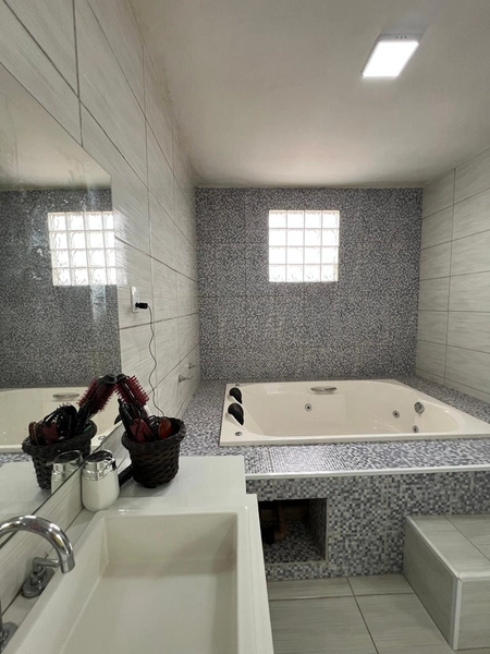 Casa com hidromassagem por 440 mil: 23ª foto da galeria de imagens do imóvel