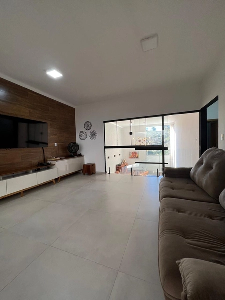 Casa com 5 vagas de garagem: 11ª foto da galeria de imagens do imóvel