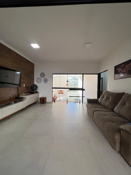 Casa com 5 vagas de garagem: 10ª foto da galeria de imagens do imóvel