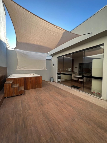 Casa com 5 vagas de garagem: 24ª foto da galeria de imagens do imóvel