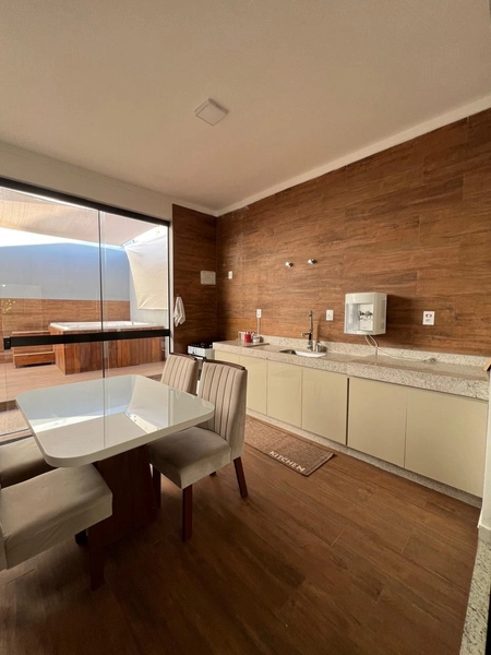 Casa com 5 vagas de garagem: 15ª foto da galeria de imagens do imóvel