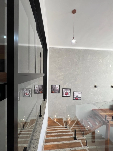 Casa com 5 vagas de garagem: 8ª foto da galeria de imagens do imóvel