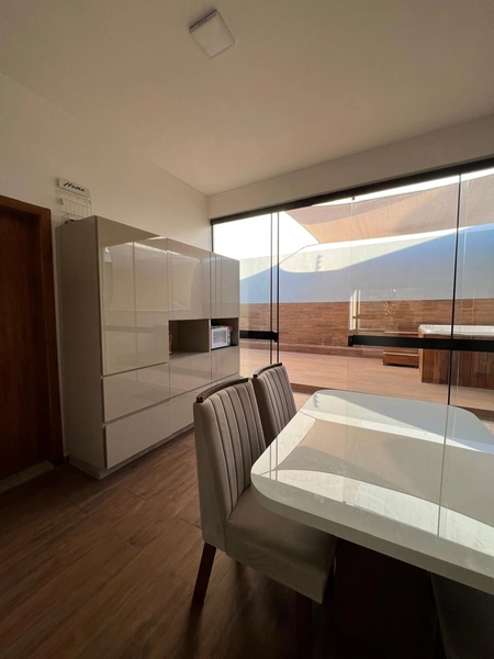 Casa com 5 vagas de garagem: 16ª foto da galeria de imagens do imóvel