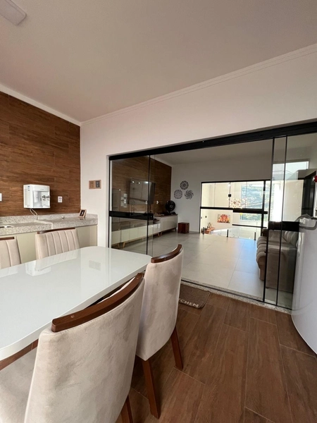 Casa com 5 vagas de garagem: 20ª foto da galeria de imagens do imóvel