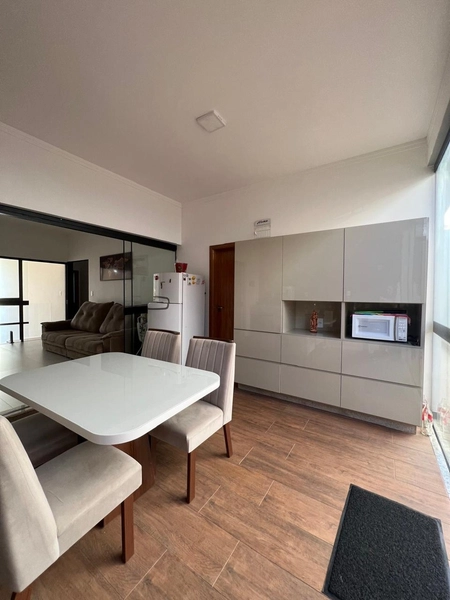 Casa com 5 vagas de garagem: 12ª foto da galeria de imagens do imóvel