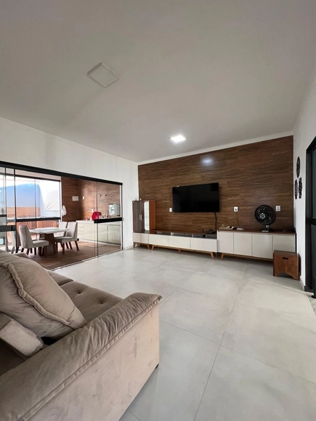 Casa com 5 vagas de garagem: 9ª foto da galeria de imagens do imóvel