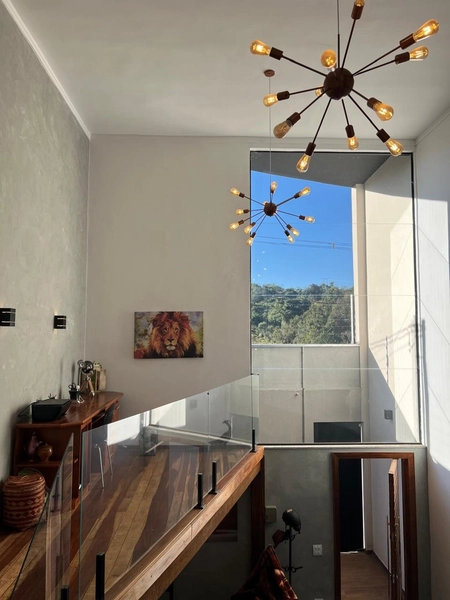 Casa com 5 vagas de garagem: 3ª foto da galeria de imagens do imóvel
