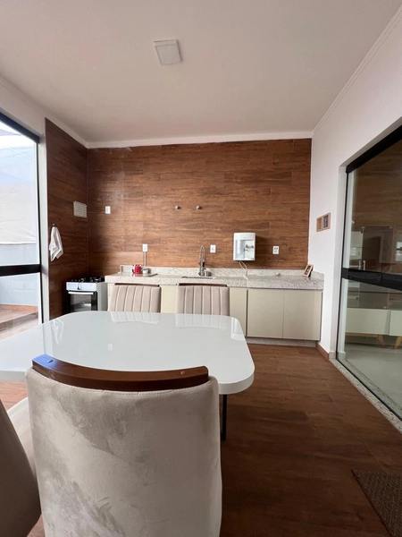 Casa com 5 vagas de garagem: 19ª foto da galeria de imagens do imóvel