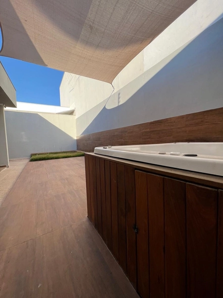 Casa com 5 vagas de garagem: 25ª foto da galeria de imagens do imóvel