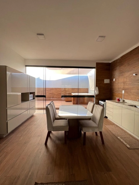 Casa com 5 vagas de garagem: 17ª foto da galeria de imagens do imóvel