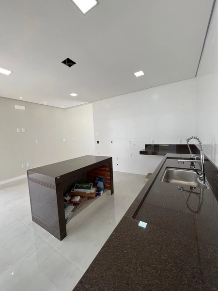 Casa Plana com Piscina e 3 suítes: 20ª foto da galeria de imagens do imóvel