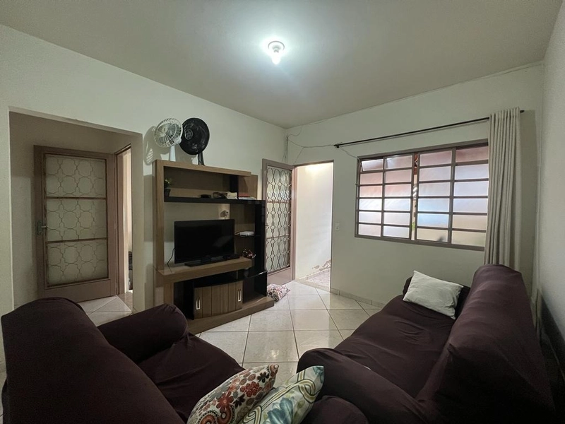Casa com 2 moradias no Jardim Ribeiro: 2ª foto da galeria de imagens do imóvel