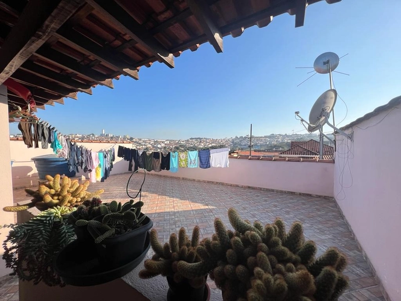 Casa com 2 moradias no Jardim Ribeiro: 1ª foto da galeria de imagens do imóvel