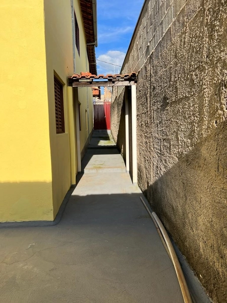 Casa com 2 moradias, rua em frente ao Corpo de Bombeiros: 15ª foto da galeria de imagens do imóvel