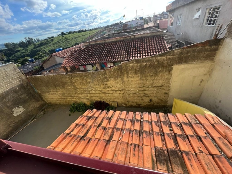Casa com 2 moradias, rua em frente ao Corpo de Bombeiros: 11ª foto da galeria de imagens do imóvel
