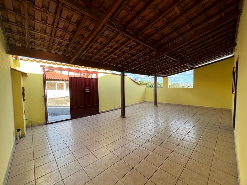 Casa com 2 moradias, rua em frente ao Corpo de Bombeiros: 1ª foto da galeria de imagens do imóvel