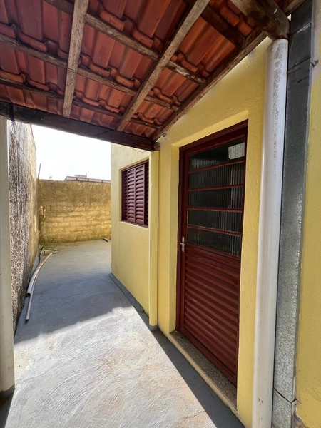 Casa com 2 moradias, rua em frente ao Corpo de Bombeiros: 14ª foto da galeria de imagens do imóvel