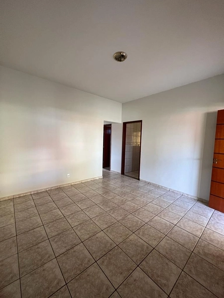 Casa com 2 moradias, rua em frente ao Corpo de Bombeiros: 4ª foto da galeria de imagens do imóvel