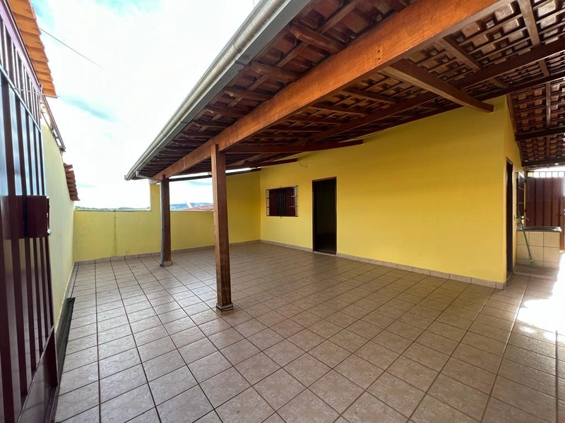Casa com 2 moradias, rua em frente ao Corpo de Bombeiros: 2ª foto da galeria de imagens do imóvel