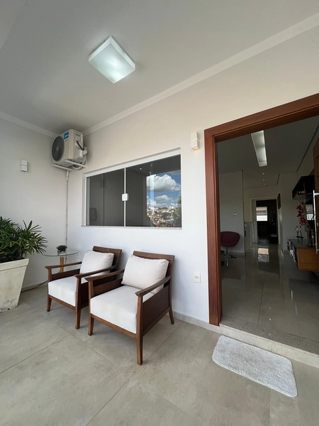 Casa com 3 suítes: 2ª foto da galeria de imagens do imóvel