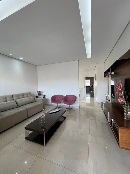 Casa com 3 suítes: 4ª foto da galeria de imagens do imóvel