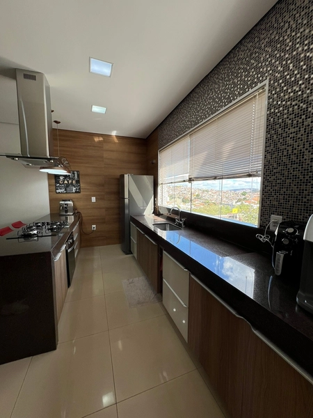 Casa com 3 suítes: 1ª foto da galeria de imagens do imóvel