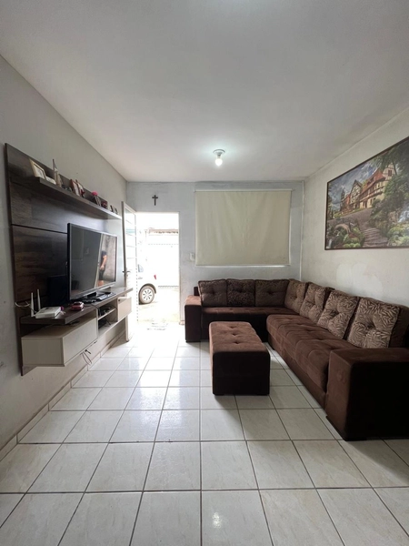 Casa com terreno inteiro por 298 mil: 1ª foto da galeria de imagens do imóvel